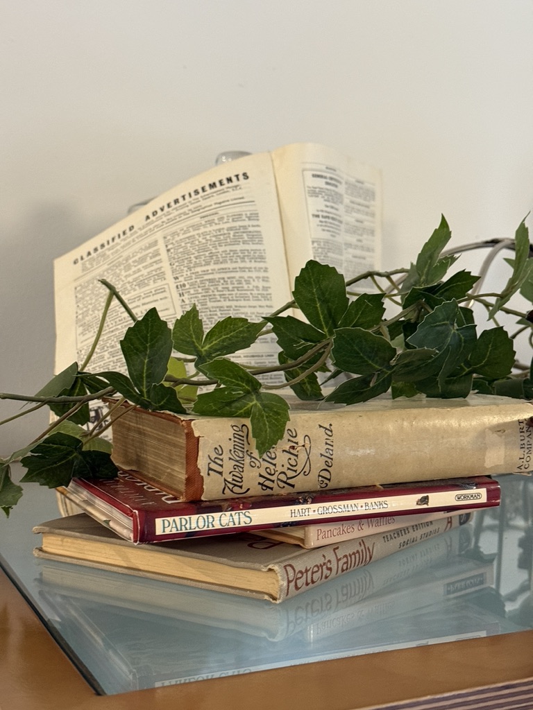 카페의 한 부분을 담은 사진
